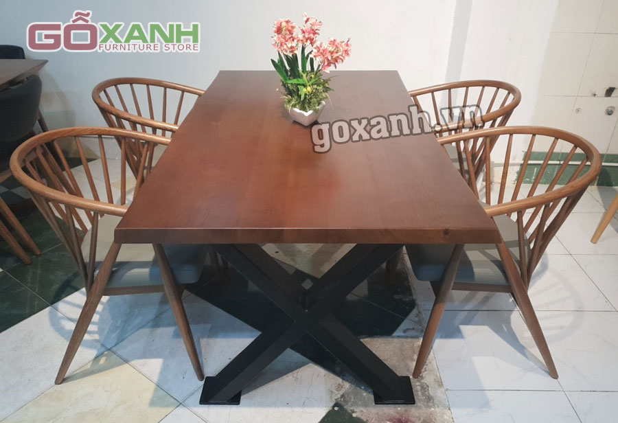 Bàn ăn mặt gỗ chân thép tĩnh điện, bàn ăn gỗ sồi dày 4 phân 5