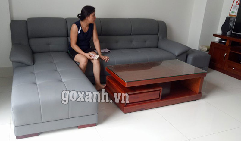 Bàn sofa gỗ xoan đào đẹp, kiểu dáng sang trọng 2
