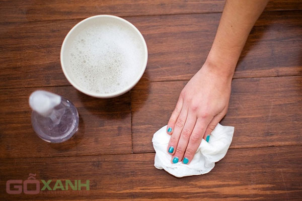 Cách vệ sinh và lau chùi sàn gỗ nhanh chóng 4
