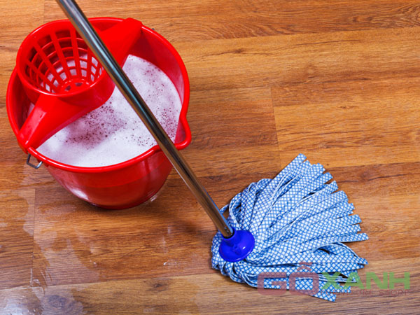 Cách vệ sinh và lau chùi sàn gỗ nhanh chóng 5