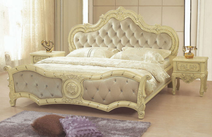 Giường ngủ cổ điển Châu Âu sơn vàng như Hoàng Gia
