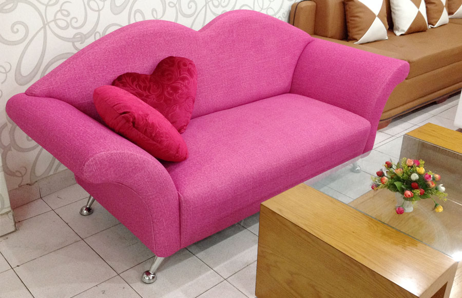 hình ảnh thực tế Sofa studio Sài Gòn, ghế hình môi hồng đẹp tphcm